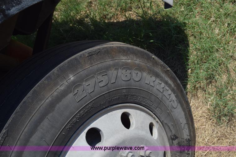 image for item J7225 2007 International 9400i semi truck