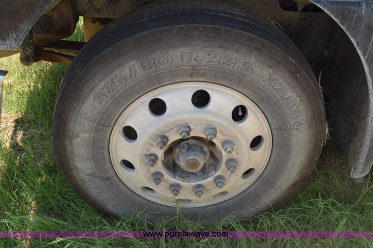 image for item J7225 2007 International 9400i semi truck