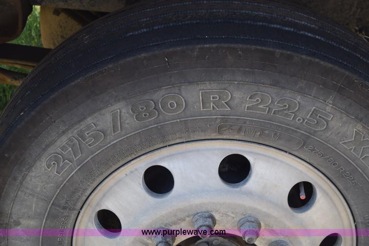 image for item J7225 2007 International 9400i semi truck