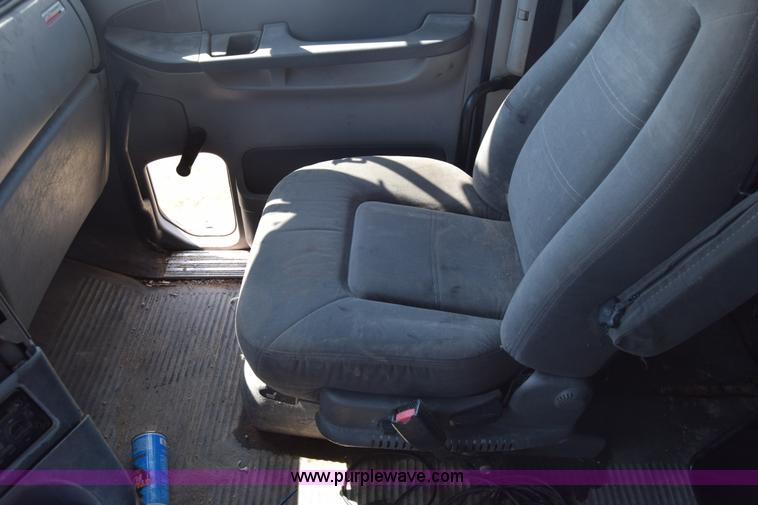 image for item J7226 2004 Freightliner Columbia semi truck