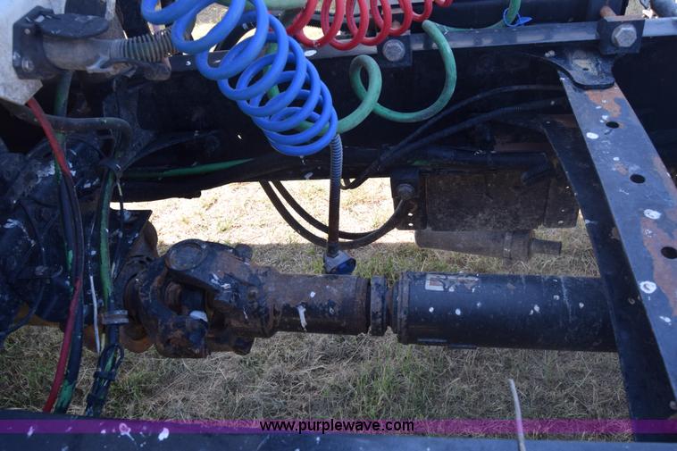 image for item J7226 2004 Freightliner Columbia semi truck