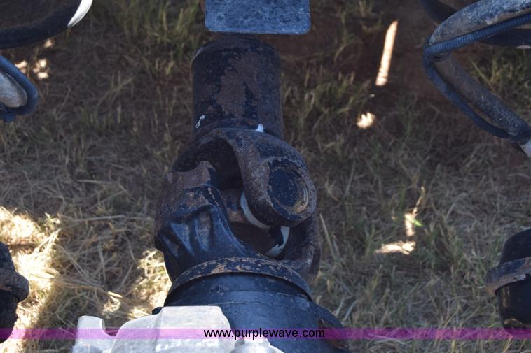 image for item J7226 2004 Freightliner Columbia semi truck