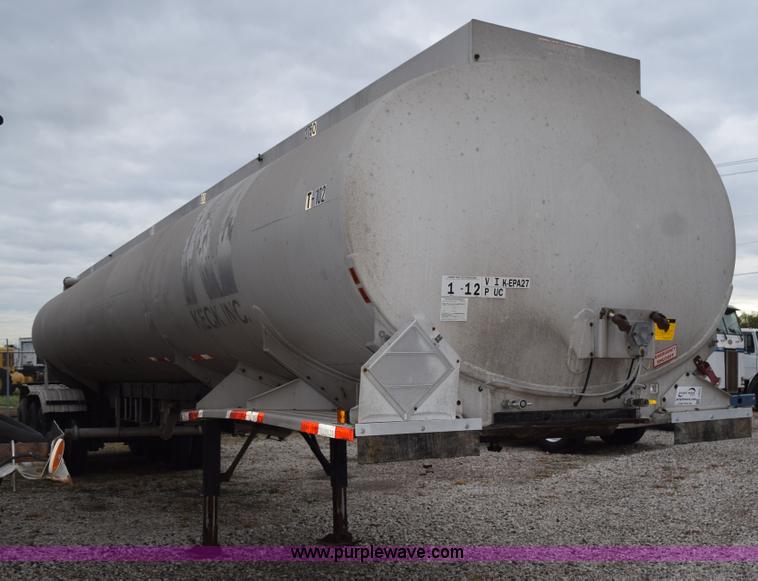 image for item J8473 1980 Fruehauf tanker trailer