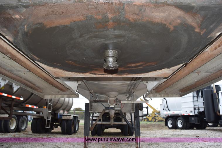 image for item J8473 1980 Fruehauf tanker trailer