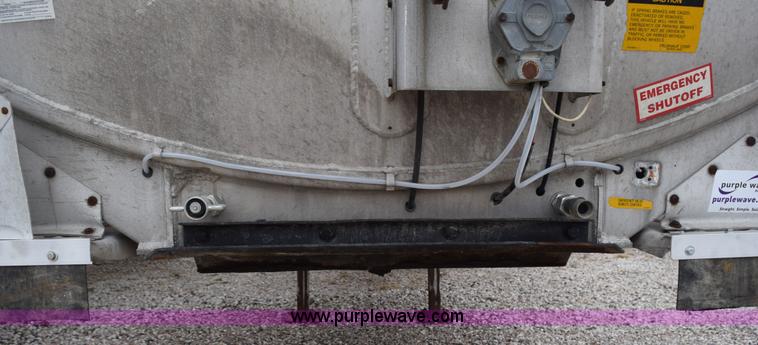 image for item J8473 1980 Fruehauf tanker trailer