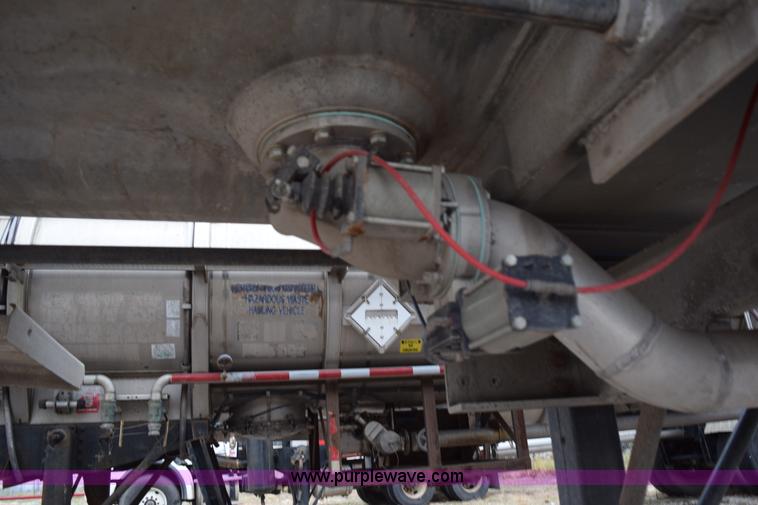 image for item J8473 1980 Fruehauf tanker trailer