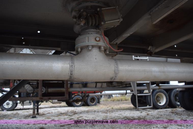 image for item J8473 1980 Fruehauf tanker trailer