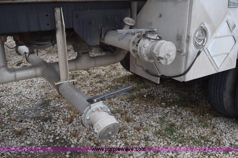 image for item J8473 1980 Fruehauf tanker trailer