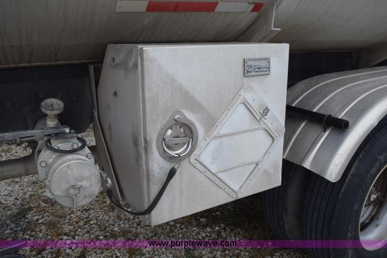 image for item J8473 1980 Fruehauf tanker trailer