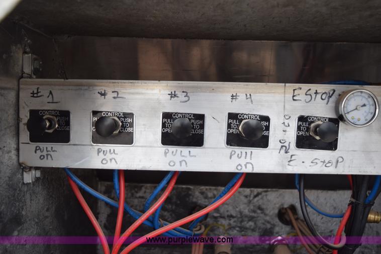 image for item J8473 1980 Fruehauf tanker trailer