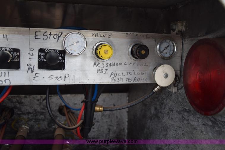 image for item J8473 1980 Fruehauf tanker trailer