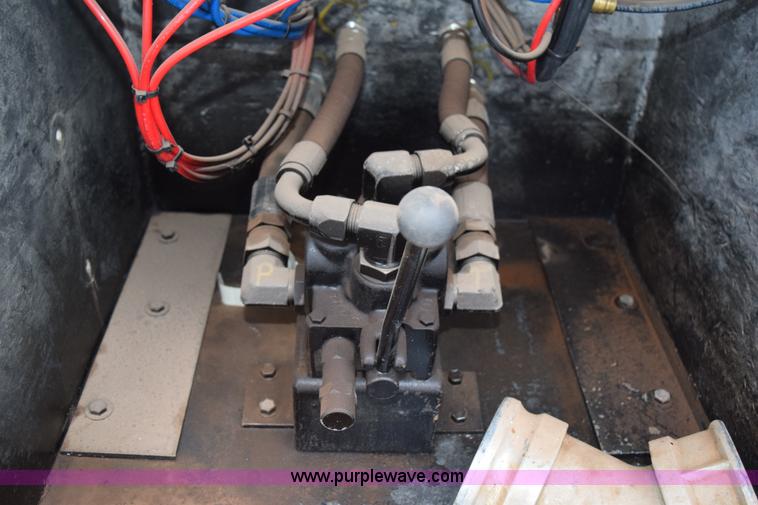 image for item J8473 1980 Fruehauf tanker trailer