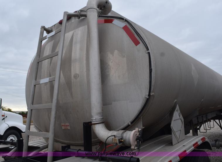 image for item J8473 1980 Fruehauf tanker trailer