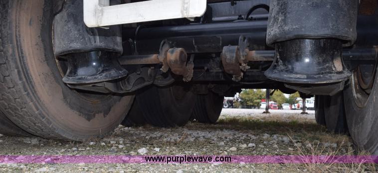 image for item J8473 1980 Fruehauf tanker trailer