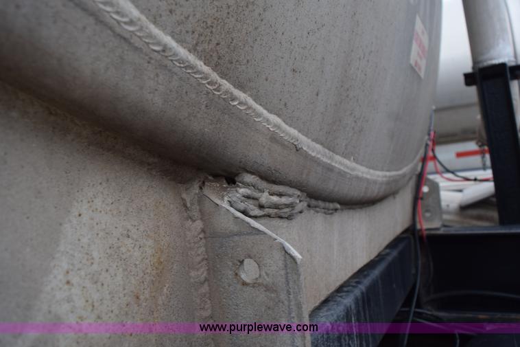 image for item J8473 1980 Fruehauf tanker trailer