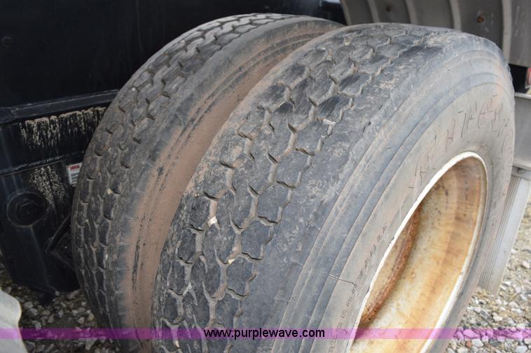 image for item J8473 1980 Fruehauf tanker trailer