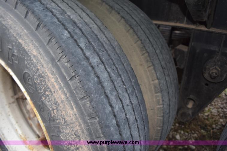 image for item J8473 1980 Fruehauf tanker trailer