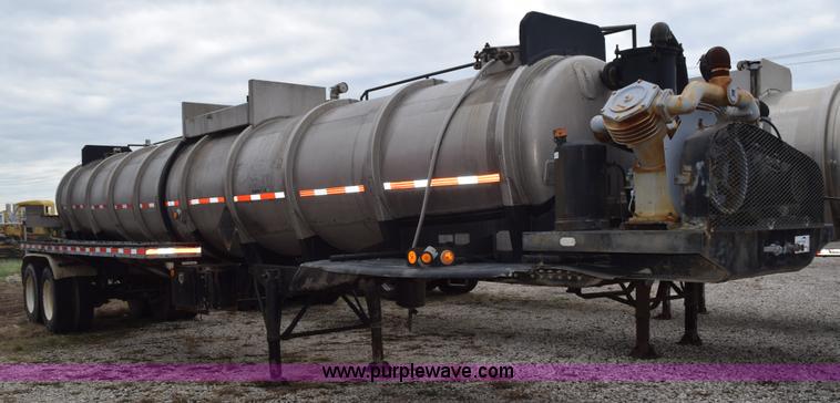 image for item J8475 1973 Fruehauf tank trailer