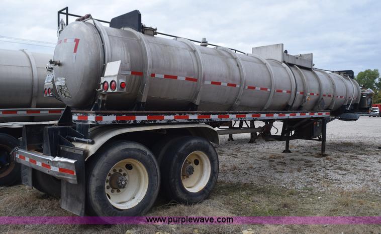 image for item J8475 1973 Fruehauf tank trailer
