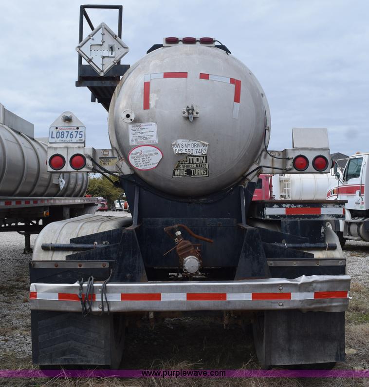 image for item J8475 1973 Fruehauf tank trailer