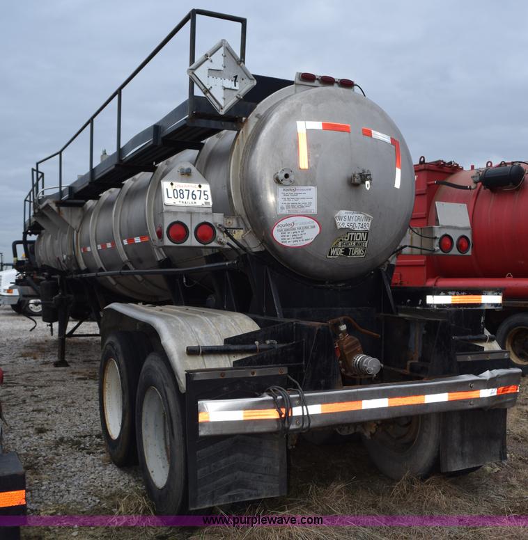 image for item J8475 1973 Fruehauf tank trailer