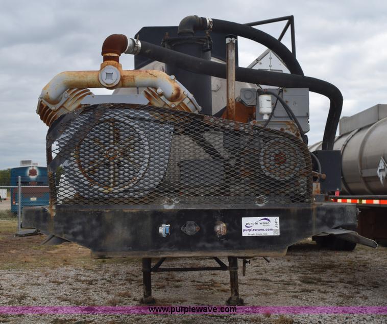 image for item J8475 1973 Fruehauf tank trailer