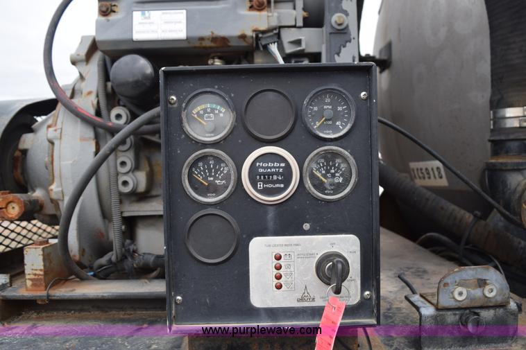 image for item J8475 1973 Fruehauf tank trailer