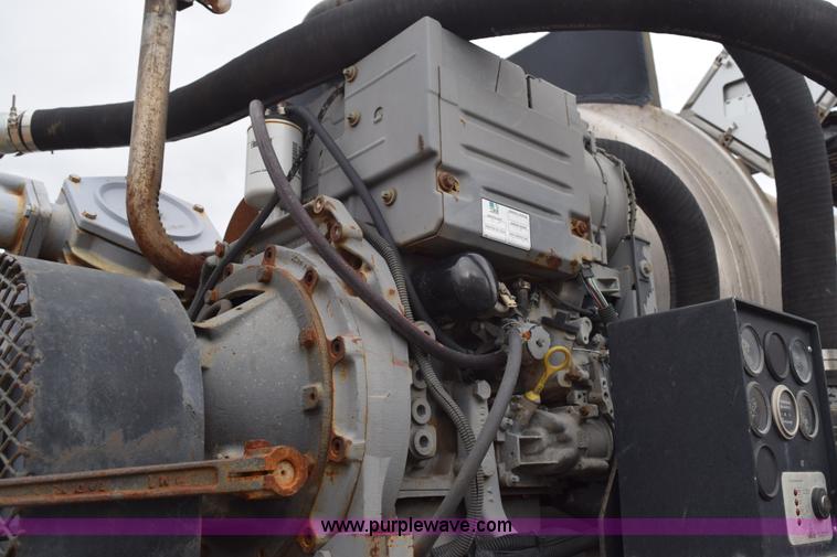 image for item J8475 1973 Fruehauf tank trailer