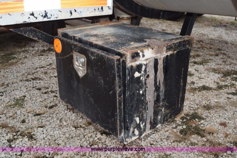 image for item J8475 1973 Fruehauf tank trailer