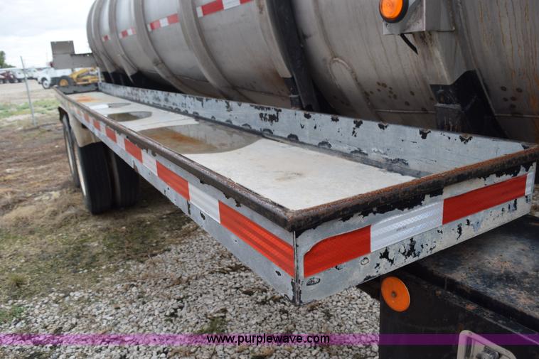 image for item J8475 1973 Fruehauf tank trailer