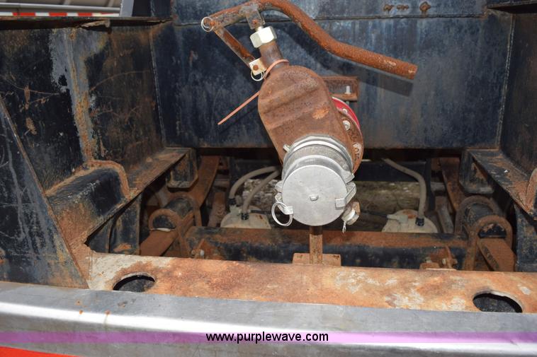 image for item J8475 1973 Fruehauf tank trailer