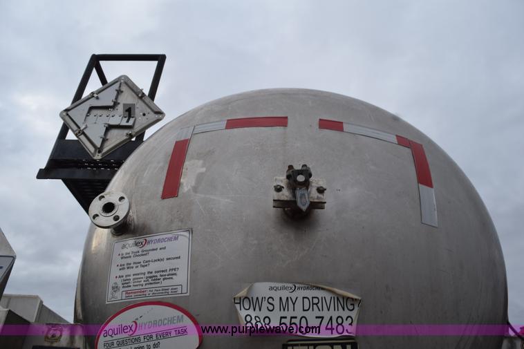 image for item J8475 1973 Fruehauf tank trailer