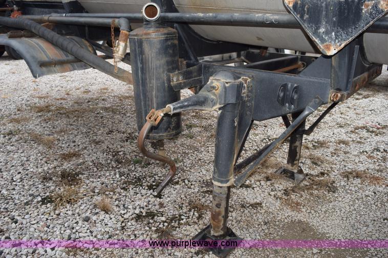 image for item J8475 1973 Fruehauf tank trailer