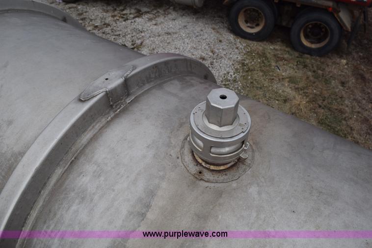 image for item J8475 1973 Fruehauf tank trailer