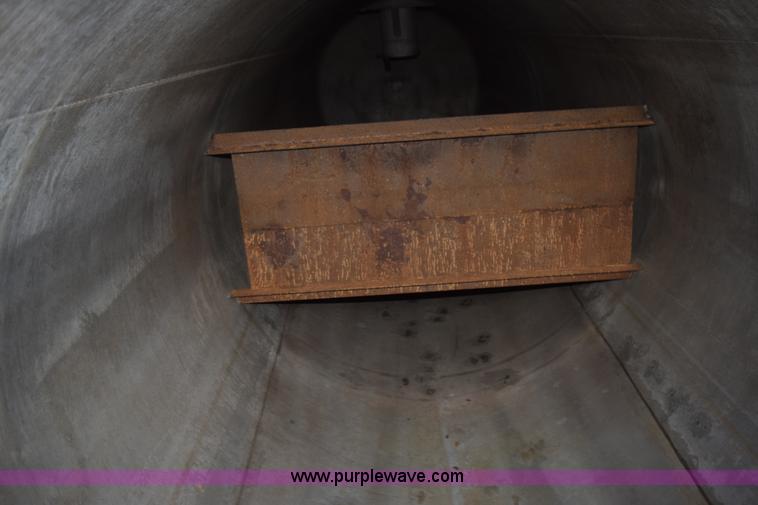 image for item J8475 1973 Fruehauf tank trailer