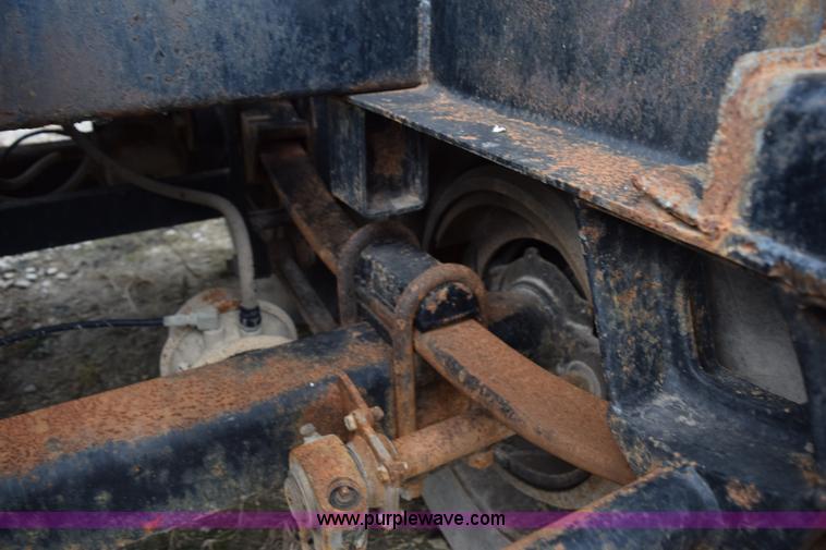 image for item J8475 1973 Fruehauf tank trailer