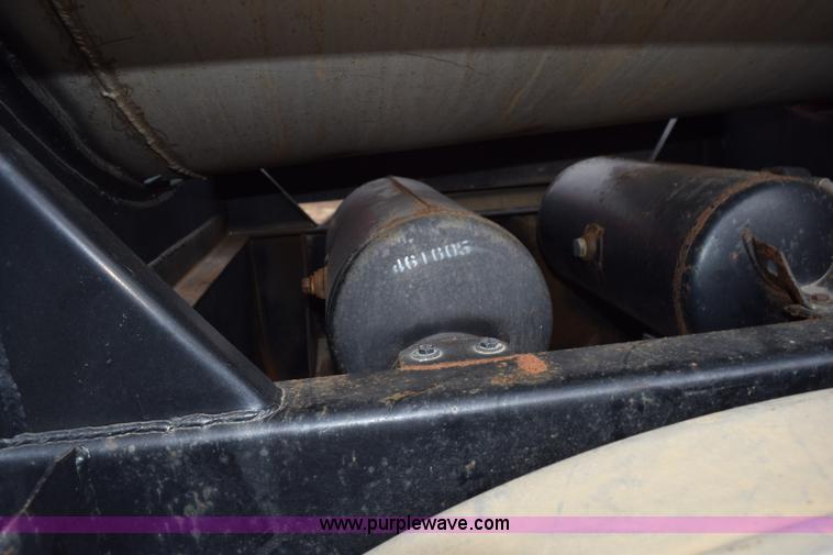 image for item J8475 1973 Fruehauf tank trailer