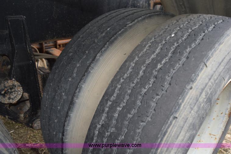 image for item J8475 1973 Fruehauf tank trailer