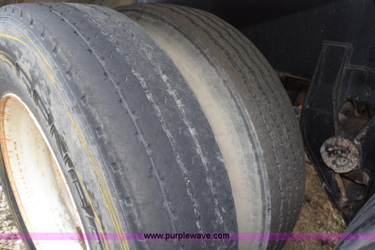 image for item J8475 1973 Fruehauf tank trailer