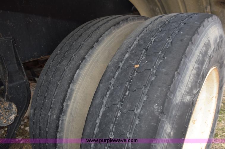 image for item J8475 1973 Fruehauf tank trailer