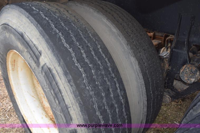 image for item J8475 1973 Fruehauf tank trailer