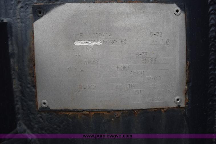 image for item J8475 1973 Fruehauf tank trailer