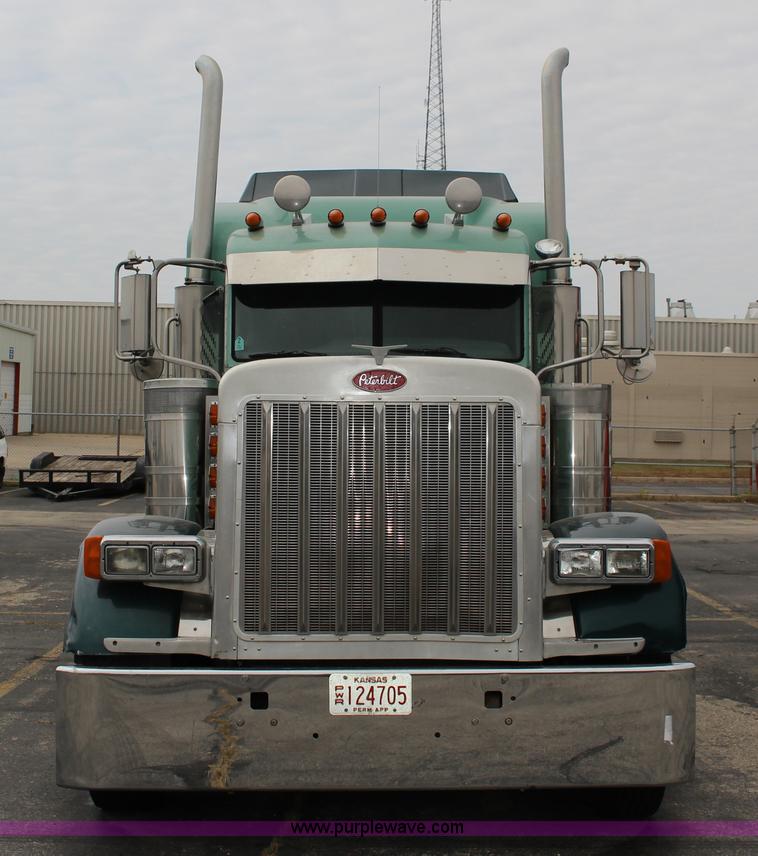 image for item K1186 2006 Peterbilt 379 semi truck