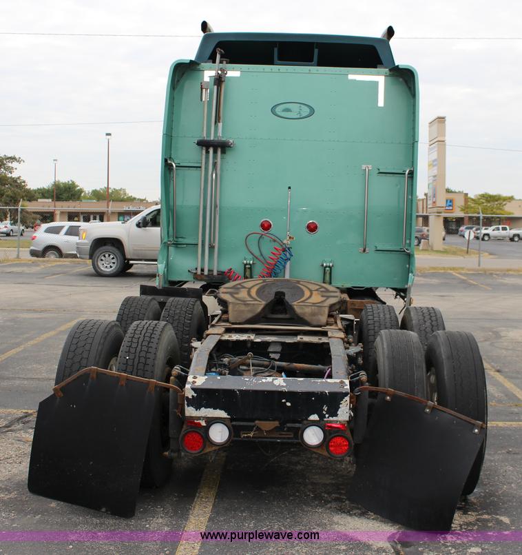 image for item K1186 2006 Peterbilt 379 semi truck