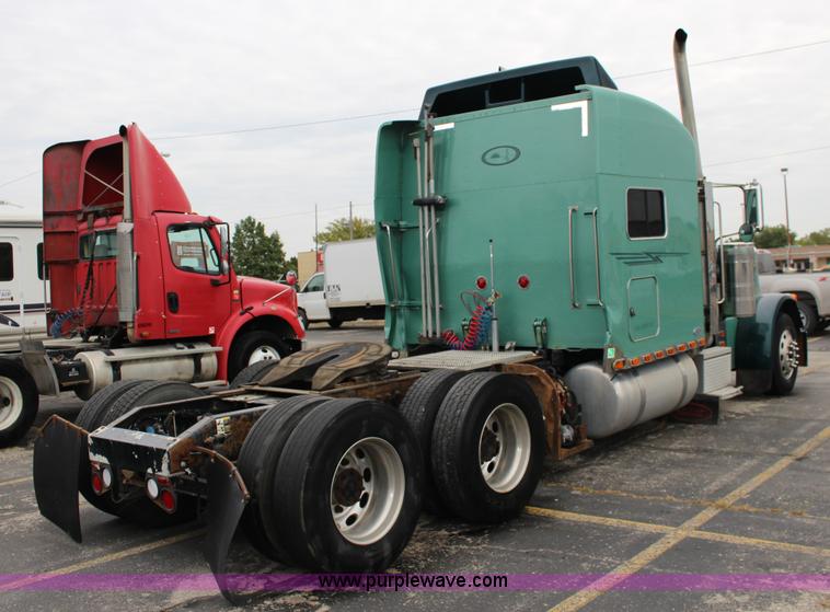 image for item K1186 2006 Peterbilt 379 semi truck