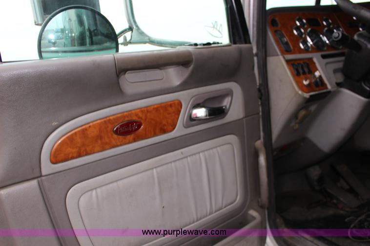 image for item K1186 2006 Peterbilt 379 semi truck