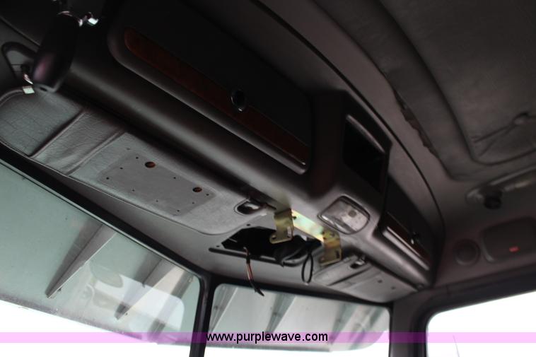 image for item K1186 2006 Peterbilt 379 semi truck