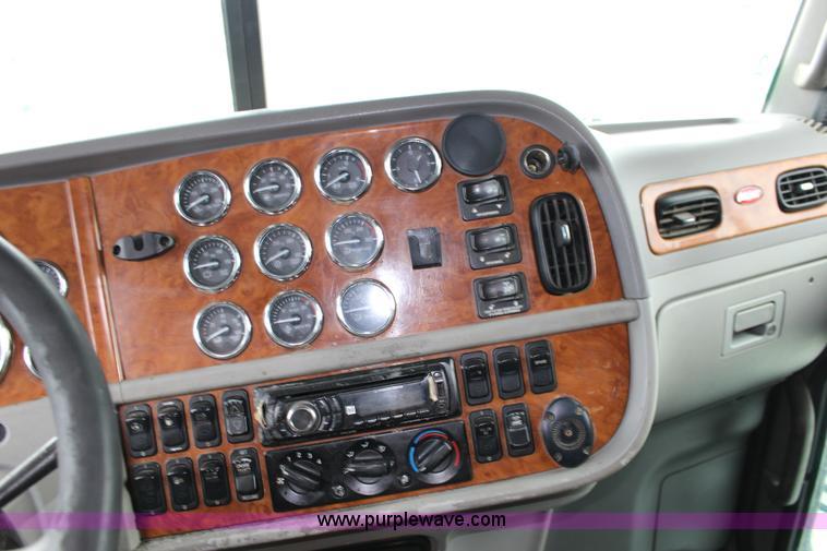 image for item K1186 2006 Peterbilt 379 semi truck