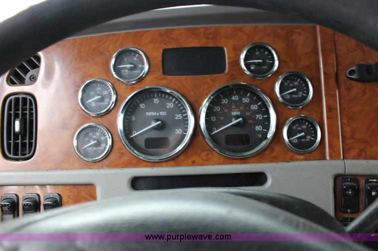 image for item K1186 2006 Peterbilt 379 semi truck
