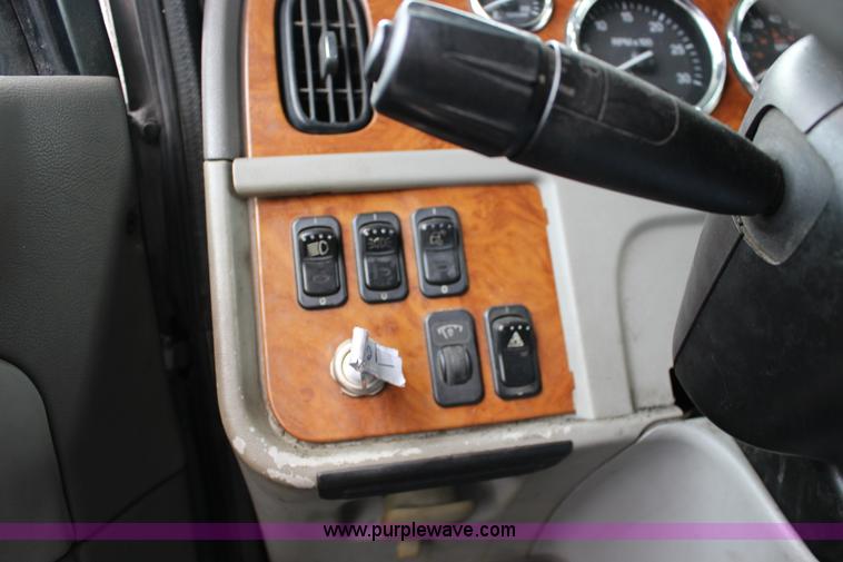 image for item K1186 2006 Peterbilt 379 semi truck